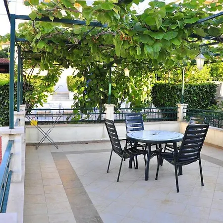بيت ضيافة In Guest تروغير